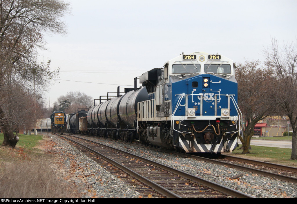 CSX 3194 brings up the rear as Q326 heads away